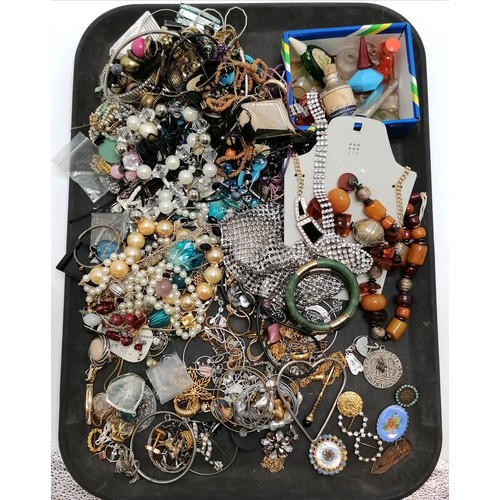 462 - Qty of costume jewellery (some a/f) t/w vintage scent / perfume bottles etc