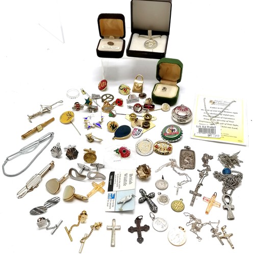 487 - Qty of misc inc some silver religious pendants, crosses, badges etc - SOLD ON BEHALF OF THE NEW BREA... 