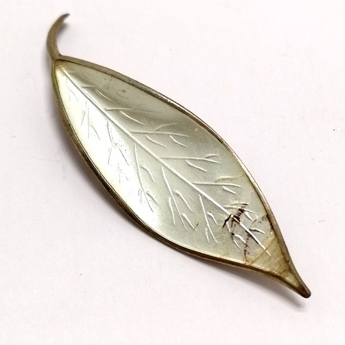 501 - Qty of silver jewellery inc David Anderson leaf brooch (a/f), paua shell panel bracelet (20cm), 5 x ... 