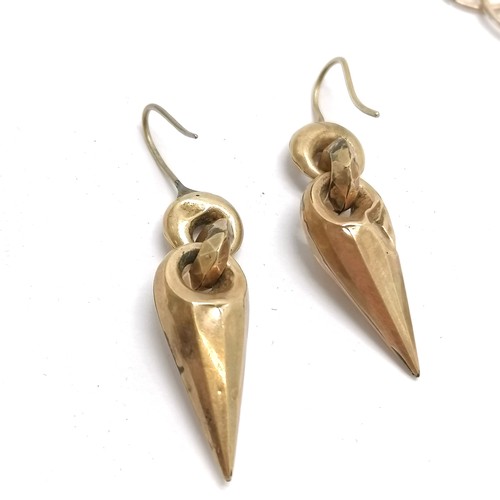 509 - 4 x pairs of gold earrings - largest antique pair are 4cm drop and a/f ~ total weight (lot) 5g