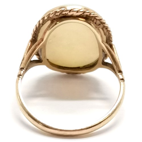 538 - 9ct hallmarked gold cabochon opal stone set ring - size O & 3.6g total weight ~ no obvious damage