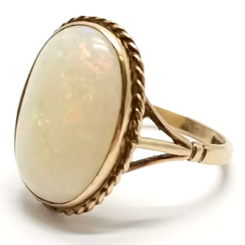 538 - 9ct hallmarked gold cabochon opal stone set ring - size O & 3.6g total weight ~ no obvious damage