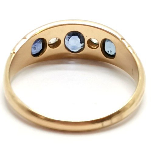 554 - Antique 18ct hallmarked (marks rubbed) gold cornflower sapphire & diamond gypsy stone set ring - siz... 