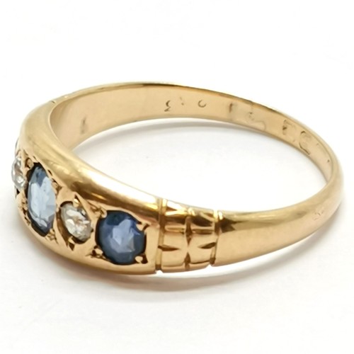 554 - Antique 18ct hallmarked (marks rubbed) gold cornflower sapphire & diamond gypsy stone set ring - siz... 