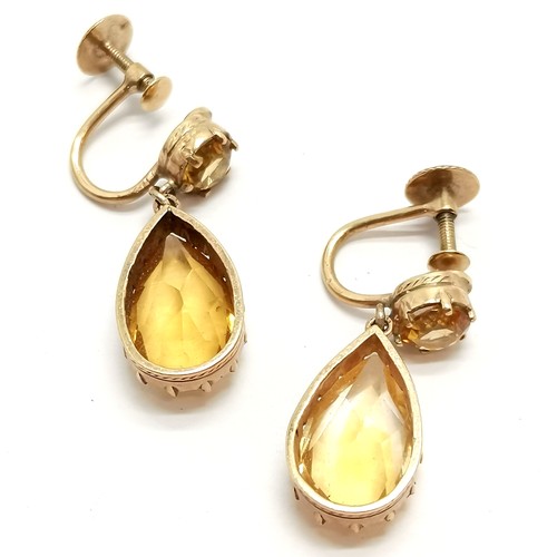 555 - Pair of antique 9ct marked gold citrine stone set screw back earrings - 2.8cm drop & 4.4g total weig... 