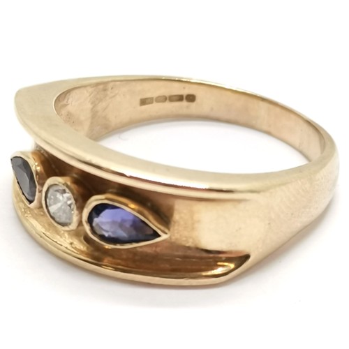 558 - 9ct hallmarked gold ring set with diamond & 2 pear shaped blue stones - size R & 6.3g total weight