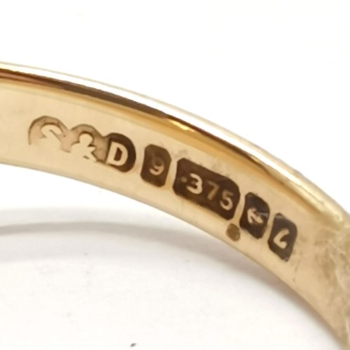 560 - 9ct hallmarked gold signet ring - size S & 4.9g