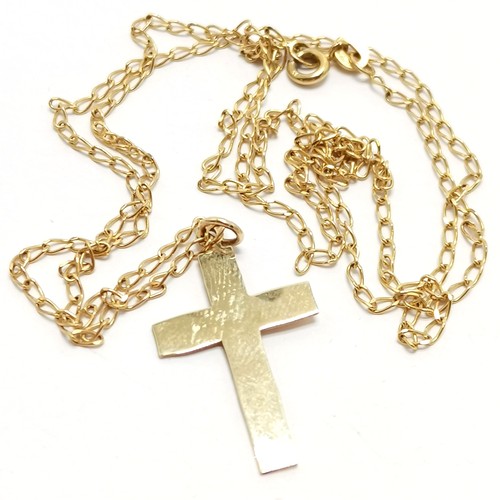 562 - 9ct year 2000 hallmarked gold cross pendant on 9ct marked gold 60cm chain - 3.6g