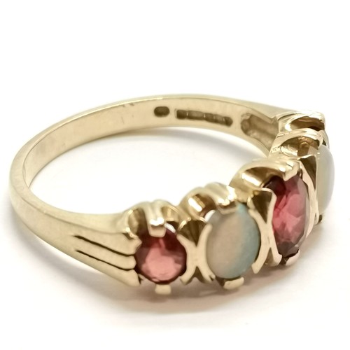 564 - 9ct hallmarked gold opal & garnet stone set ring - size N & 3.1g total weight