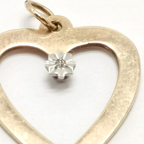 569 - 9ct hallmarked gold heart pendant with diamond detail - 2cm drop & 1.4g total weight