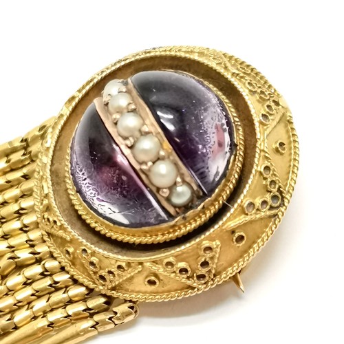 570 - Antique unmarked 15ct gold brooch set with cabochon foil backed rock crystal & seed pearl & etruscan... 