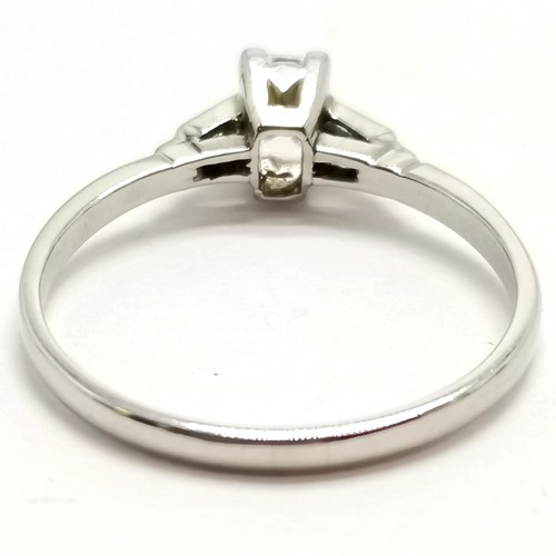 573 - Platinum baguette diamond set ring with diamond set shoulders - size K & 2g total weight