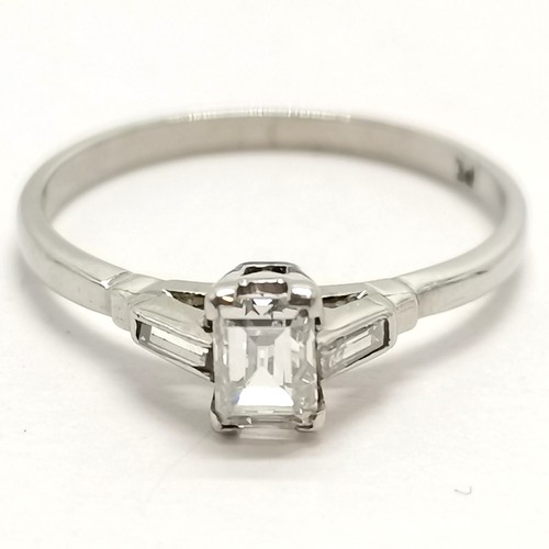 573 - Platinum baguette diamond set ring with diamond set shoulders - size K & 2g total weight