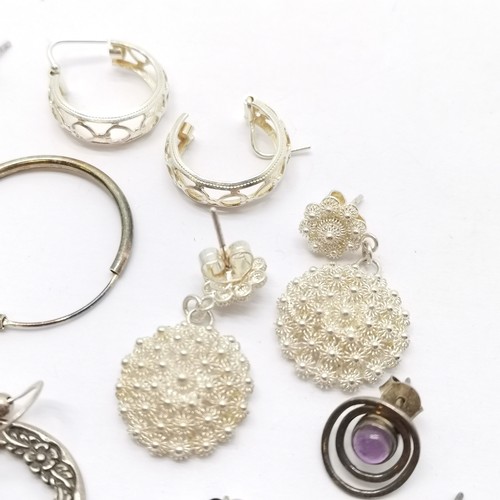 605 - 11 x pairs of silver earrings (some unmarked) inc stone set, amethyst, bird panel (2.4cm) etc - tota... 