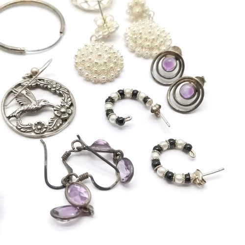 605 - 11 x pairs of silver earrings (some unmarked) inc stone set, amethyst, bird panel (2.4cm) etc - tota... 