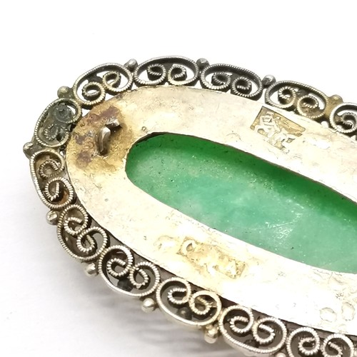 622 - Antique Chinese silver & jade clip - 3.5cm across and has makers marks to reverse ~ 9.3g total weigh... 