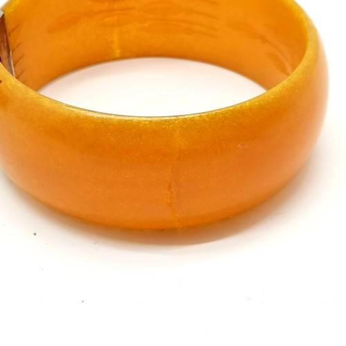 643 - Qty of amber jewellery inc bangle with unmarked silver mount (7.5cm diameter and has been repaired),... 