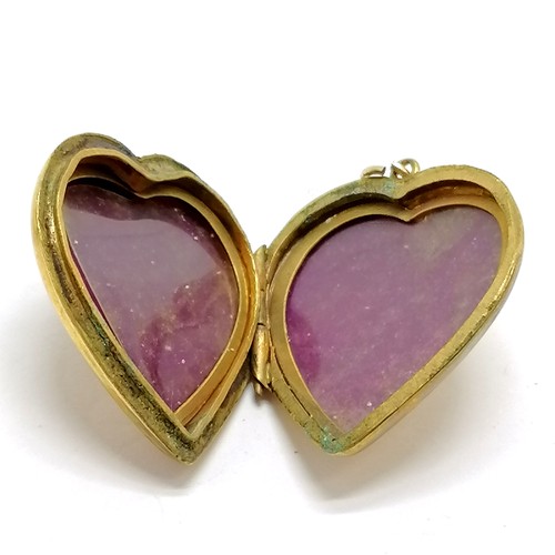 661 - 9ct gold back and front heart locket - 2.5cm drop & 5g total weight ~ slight dent to front otherwise... 