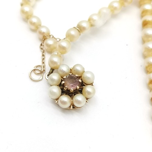 672 - 2 x double strands of mock pearls - both have 9ct gold clasps (1 set with amethyst & pearl - necklac... 