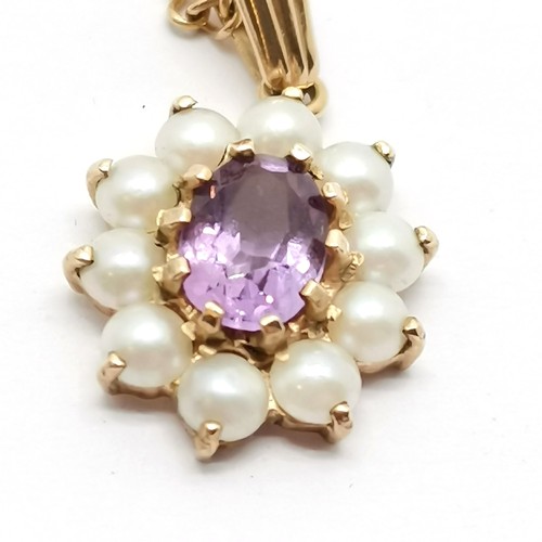 683 - 9ct hallmarked gold amethyst / pearl pendant on a 9ct marked gold 50cm chain - 4.8g total weight