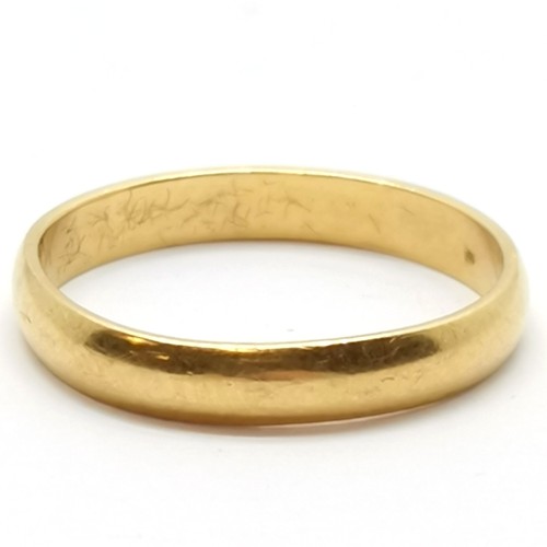 685 - 22ct hallmarked gold band ring - size N½ & 2.7g