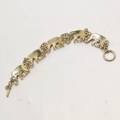 709 - Qty of mostly animal brooches inc frogs, dragonfly, bee on flower etc t/w elephant bracelet