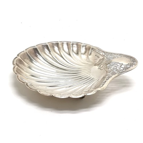 767 - Large 1905 silver shell serving dish by Atkin Brothers - 24cm across & 229g & no obvious damage