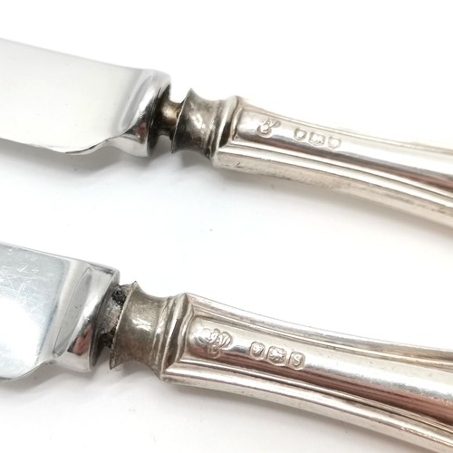 769 - Cased set of silver handled butter knives, 2 of the knives have the handles coming apart