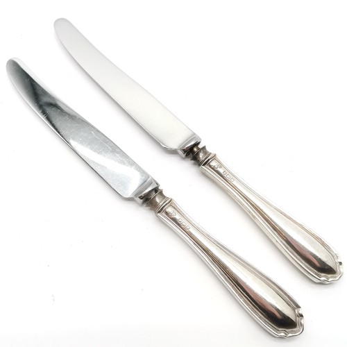 769 - Cased set of silver handled butter knives, 2 of the knives have the handles coming apart