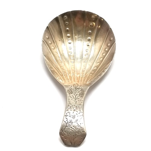 795 - Georgian silver caddy spoon with shell design bowl - 7.5cm & 11.9g ~ slight distortion to handle joi... 