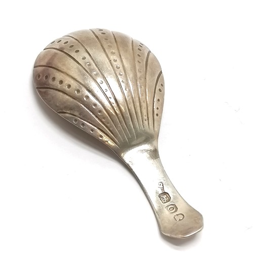 795 - Georgian silver caddy spoon with shell design bowl - 7.5cm & 11.9g ~ slight distortion to handle joi... 