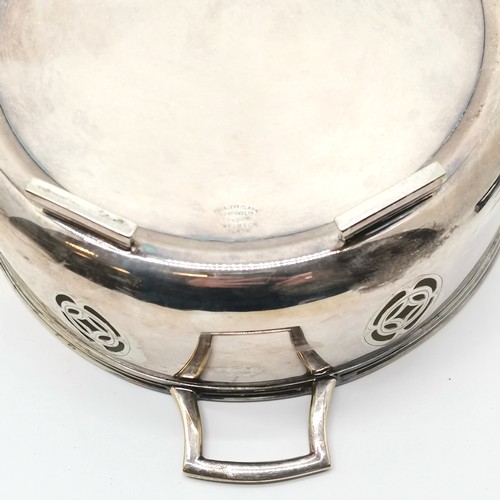 40 - Qty of silver plated ware inc cased teaspoons, Mappin & Webb hors d'ouvres 33cm dish (slight chips t... 