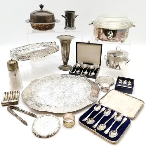 40 - Qty of silver plated ware inc cased teaspoons, Mappin & Webb hors d'ouvres 33cm dish (slight chips t... 