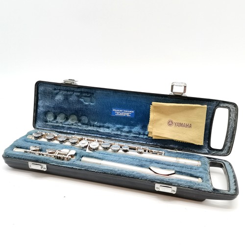 47 - Yamaha YFL-22S (037213) Japanese silver plated flute complete in original case. 67cm long. Good used... 