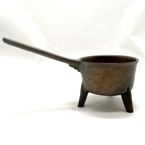 98 - Antique bronze 1 pint skillet on 3 high stile legs with PINT I B on handle - 26cm across x 11.5cm di... 