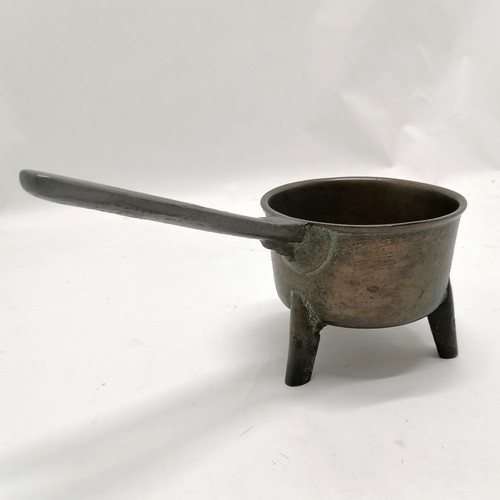 98 - Antique bronze 1 pint skillet on 3 high stile legs with PINT I B on handle - 26cm across x 11.5cm di... 