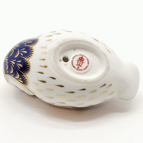 147 - Royal Crown Derby Owl paperweight. No obvious damage. 14cm long