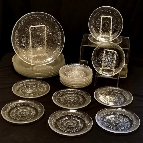 193 - iittala Paadar ice glass 8 x 25 cm diameter plates, 8 x 15 cm diameter plates, t/w 8 similar 15 cm d... 