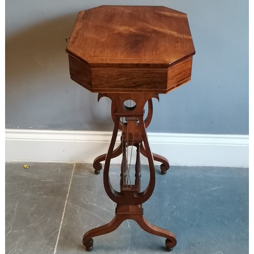 204 - Antique walnut work table on liar supports and scroll legs, 46 cm wide, 38 cm deep, 80 cm high, in g... 