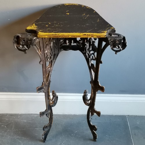 211 - Coalbrookdale cast iron console table, bears registrtion number and kite mark, 52 cm wide, 31 cm dee... 