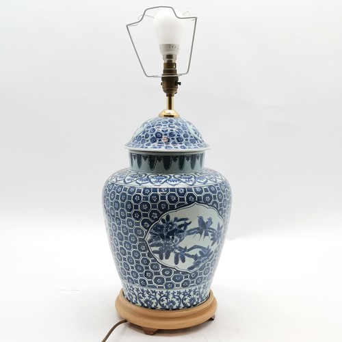 236 - An Oriental decorated lamp on wooden base, complete with shade, lamp base 50cm high, in good used co... 