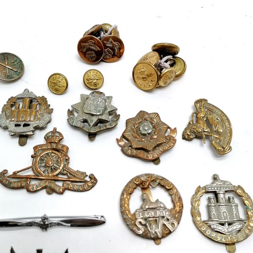 263 - Qty of military cap badges etc inc British South Africa police, silver RAF sweetheart brooch, RAF bu... 