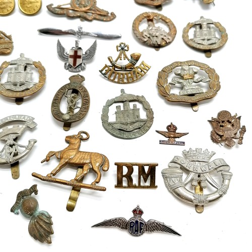 263 - Qty of military cap badges etc inc British South Africa police, silver RAF sweetheart brooch, RAF bu... 