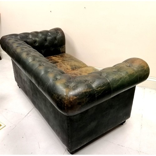 4 - Vintage dark blue leather 2 seater chesterfield settee, worn condition, 163 cm wide, 86 cm deep, 78 ... 