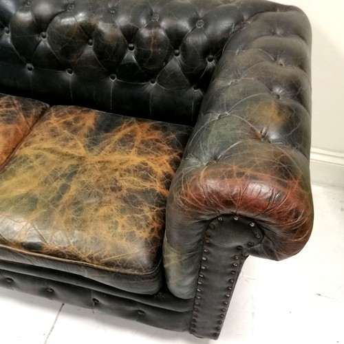 4 - Vintage dark blue leather 2 seater chesterfield settee, worn condition, 163 cm wide, 86 cm deep, 78 ... 