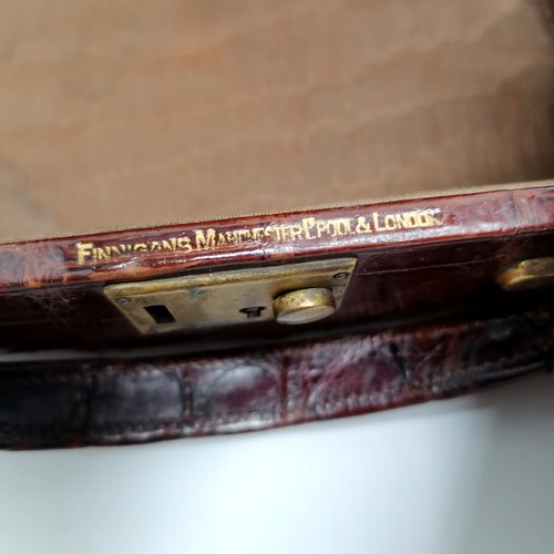 Vieux Fer à Repasser En Bois Vintage Par Finnigans LTD - Édition Liverpool Manchester - Collection