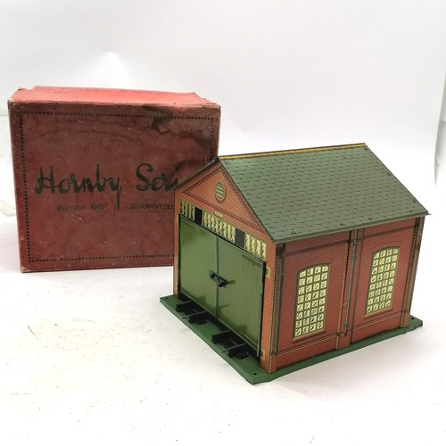 9 - Boxed Hornby engine shed No.1A ~ base slightly distorted and box has slight losses otherwise in good... 