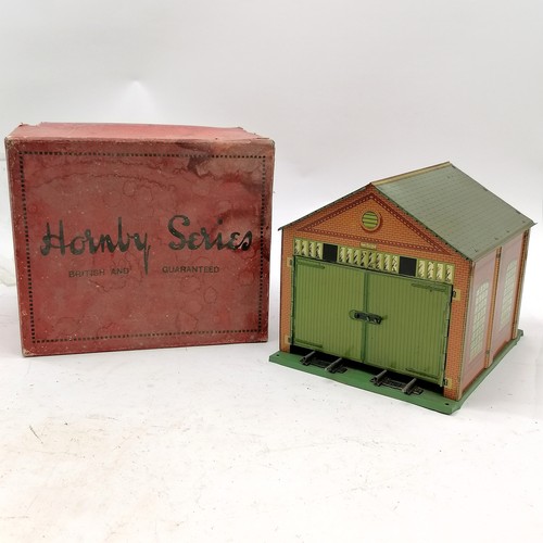 9 - Boxed Hornby engine shed No.1A ~ base slightly distorted and box has slight losses otherwise in good... 