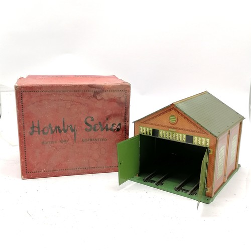 9 - Boxed Hornby engine shed No.1A ~ base slightly distorted and box has slight losses otherwise in good... 