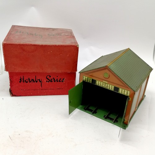 9 - Boxed Hornby engine shed No.1A ~ base slightly distorted and box has slight losses otherwise in good... 